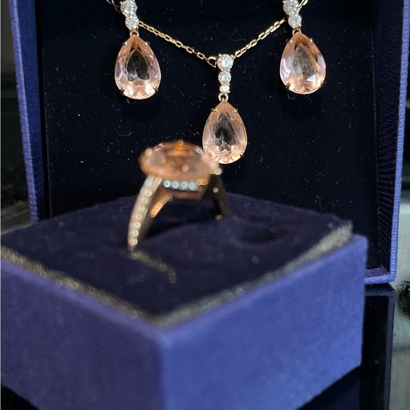 Peach/blush pink Swarovski set. Tear drop ring, earrings and adjustable necklace - Picture 2 of 7